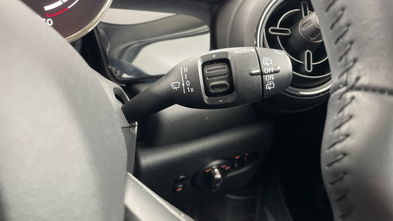 MINI Hatchback 1.5 Cooper Classic Premium 5dr Auto Petrol Hatchback